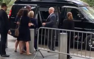 hillary-collapses